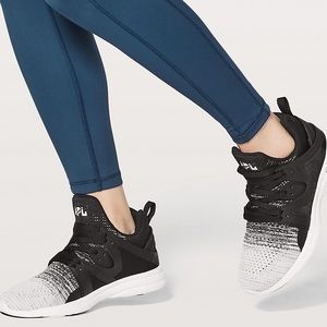 Women’s apl ascend size 10 black and white